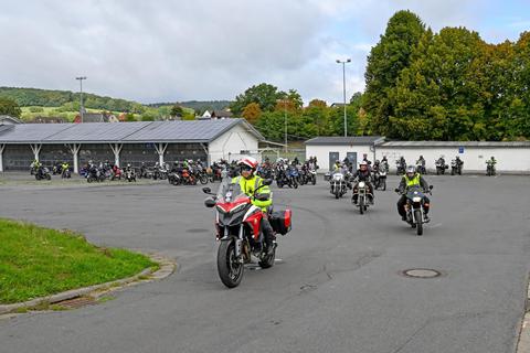 Rund 60 Motorradfahrer nahmen am 4. Fellows Ride 2022 teil. In diesem Jahr starten die Biker auf dem Pferdemarktgelände in Beerfelden. Archivfoto: Dirk Zengel