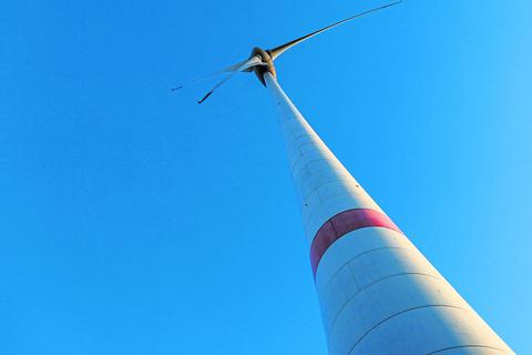 Die Windkraftpotenziale in der fränkischen Nachbarschaft des Odenwaldkreises will der Regionale Planungsverband Untermain erkunden lassen. Archivfoto: Guido Schiek