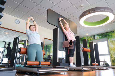 Das vollelektronische E-Gym ist im Get Fit in Höchst besonders beliebt. Beim „Smart Flex Training” geht es um die Beweglichkeit und die Sportlerinnen werden mit Licht- und Vibrationssignalen von den Geräten angeleitet.