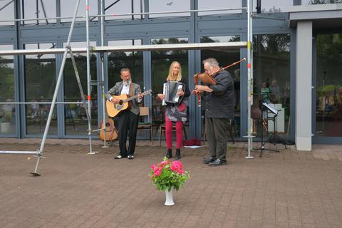 Das Trio „AygenArt“ besteht aus Jens Horn (links), Vera Nitsch (Mitte) und Burkhard Horn (rechts). Foto: Jasmin Eigl