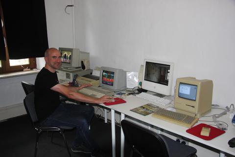 Im Yesterchips Heimcomputer-und Spielekonsolenmuseum von Guido Klein (Foto) kann Computergeschichte nachvollzogen und hautnah erlebt werden. Foto: Wolfgang Kraft