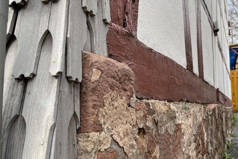 Fachwerk und Buntsandstein prägen die historischen Bauten im Odenwaldkreis. Wie die alte Bautradition in die Moderne geführt werden kann und wie die Gebäude in Zukunft genutzt werden können, wird beim nächsten Odenwald-Dialog am 24. Mai in der Odenwaldhalle in Michelstadt diskutiert. Raquel Jarillo, Odenwald-Akademie
