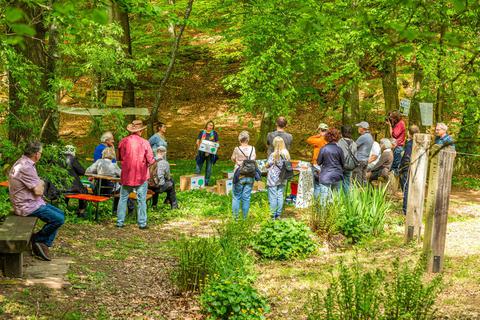 Informationen rund um den Forst gab es beim Waldtag an der Stockheimer Eiche. Rainer Hoheisel