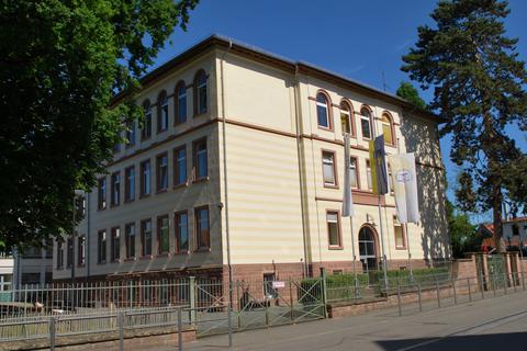 Wird jetzt schon 200 Jahre alt: das Gymnasium Michelstadt, hier mit seinem prägnanten A-Bau an der Erbacher Straße.