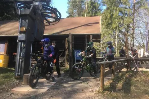 mountainbike amsterdam Urban eBike Ladegerät E-Bike Akku 42V BF2024_T2 Wählen Sie Ihr Fass:⚫ 2-Liter-Growler – Isoliert