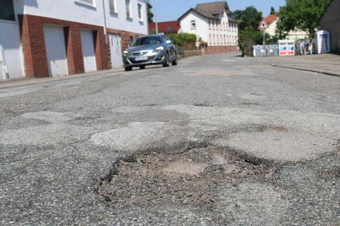 Etliche Straßen in Oberzent müssen saniert werden. Die Tendenz geht zur Beibehaltung einmaliger Straßenbeiträge. Foto: Thomas Wilken