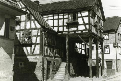Das „Stelzenhaus“ an der Ecke von Reichenberger Straße und Beerfurther Straße wird Thema des „Babbel-Nachmittags“ im Regionalmuseum sein. © Wolfgang Kaberlah