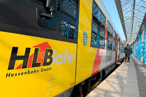 Der mutmaßliche Mörder von Ayleen ist ein bereits verurteilter Sexualstraftäter. Er soll Ende März zwei Mädchen aus Waldsolms (12 und 14) in der Taunusbahn belästigt haben. Symbolfoto: Arne Dedert 