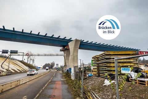 So sieht es momentan (Dezember) an der Salzbachtalbrücke in Wiesbaden aus (A66).