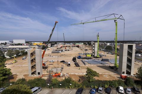 Amazon baut im Weiterstädter Gewerbegebiet ein Verteilzentrum. Foto: Andreas Kelm