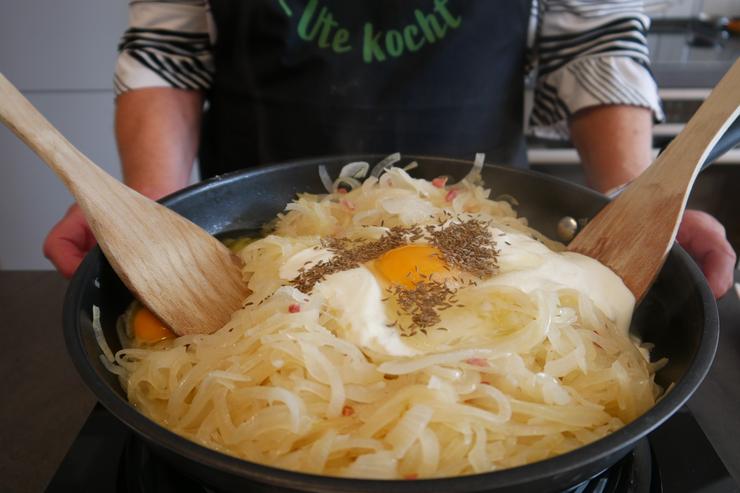 Oma Ute: Goldener Zwiebelkuchen zum goldenen Herbst