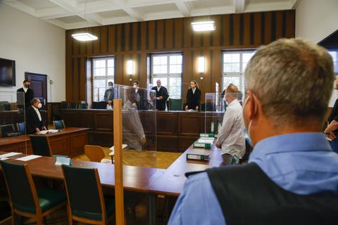 Das Landgericht Darmstadt verhandelt gegen einen 27-Jährigen, dem vorgeworfen wird, seine Frau aus niedrigen Beweggründen ermordet zu haben.  Foto: Guido Schiek