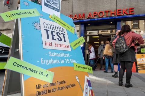 Corona-Schnelltests sind mittlerweile für die meisten Menschen kostenpflichtig. Angesichts steigender Infektionszahlen wächst jedoch die Kritik daran.  Symbolfoto: dpa