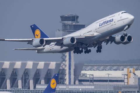Ein Lufthansa-Jumbo hebt ab. Foto: dpa