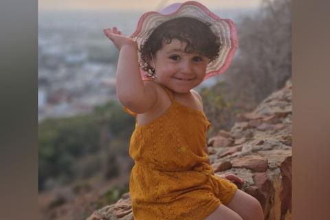 Die dreijährige Aaliyah aus Rüsselsheim hat Blutkrebs und sucht dringend einen Stammzellenspender. Emmely Khabbazeh-Tej