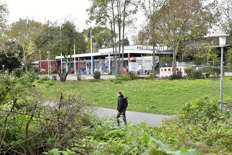 Der Abriss des alten Eisstadions verhindert während der Fußball-WM das Public Viewing in Mannheim. © Alfred Gerold
