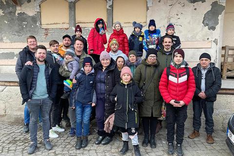 Die Helfer und die Kriegsflüchtlinge, die nach Deutschland gebracht wurden, an der polnisch-ukrainischen Grenze, Foto: Wieß