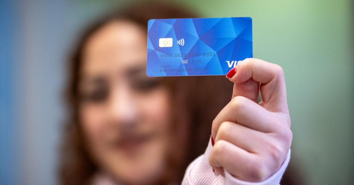 Migration: Payment card for refugees in Hesse - | what's the status of ...