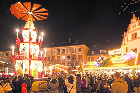 Darmstädter Weihnachtsmarkt im Lichterglanz Foto: Rüdiger Dunker 