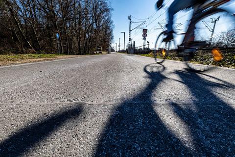 Zwischen Egelsbach und Erzhausen ist ein Abschnitt des Radschnellwegs Frankfurt-Darmstadt schon Realität. Weiter nördlich (rund im Dreieich) ist unklar, welchen Verlauf die Route genau nehmen soll.            Archivfoto: Sascha Lotz