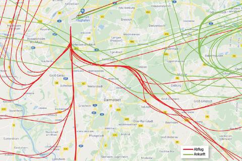 Spuren des Flugbetriebs über Südhessen bei Westwindlage am 21. Dezember 2020 von 8 bis 10 Uhr zeigt diese Grafik – rot sind die Flugbahnen startender, grün landender Maschinen. Gut sichtbar ist die Kurve, die Flugzeuge beim Abflug nördlich von Darmstadt flogen. Vor Messel drehten sie wieder nach Süden ab, dabei gab es deutliche Abweichungen. Weit gestreut waren auch die Kurven, die Flugzeuge im Raum Babenhausen-Münster flogen, wenn sie vom Spessart kommend im weiten Bogen zur Landung in Frankfurt ansetzten. Im Kurvenbereich kann es zu Annäherungen kommen. Kreuzende diagonale grüne Strecken wurden zeitlich versetzt geflogen. 