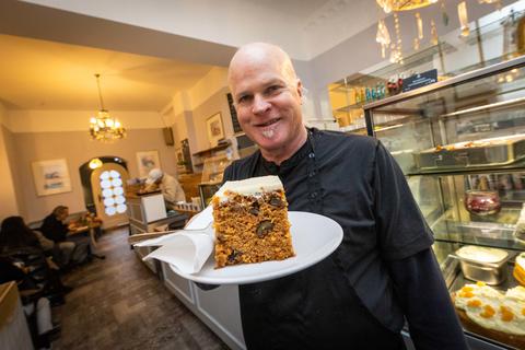 Insekten im Teig? Nicht im Café „Dale’s Cake”: Dale Stinson setzt trotz neuer EU-Lebensmittel-Regelung weiterhin auf herkömmliche Zutaten.
