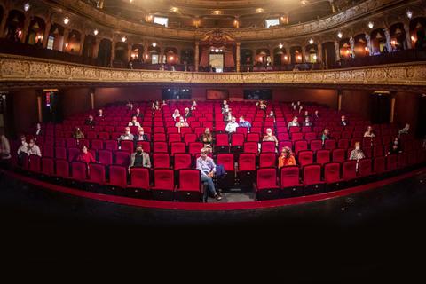 Bizarres Bild: Vorstellungen vor wenigen Zuschauern. Als erstes Theater eröffnet das Wiesbadener im Mai wieder. Foto: Lukas Görlach