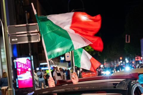 Nach dem Sieg für Italien kam es in vielen Städten zu Autokorsos. Foto: dpa