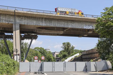 Das Teilstück der Salzbachtalbrücke bei Wiesbaden, das Sorgen bereitet. Foto: René Vigneron