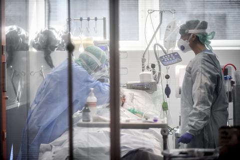 Wegen der steigenden Infektionszahlen rechnen die Kliniken „zeitnah“ mit Folgen.    Symbolfoto: dpa