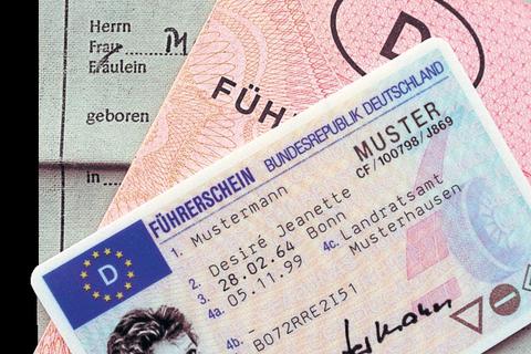 Ob grau oder rosa – beim Umtausch kommt es nicht auf den Lappen selbst, sondern das Alter des Besitzers an.  Foto: dpa