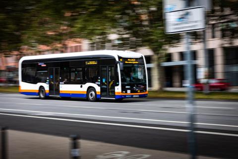 Ab Montag kann in den ersten Wiesbadener Eswe-Bussen bargeldlos bezahlt werden. Foto: Lukas Görlach