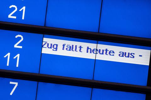 Weil der Zug ausfällt, muss stattdessen ein Ersatzbus fahren.