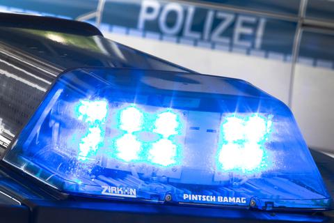 Ein Blaulicht auf einem Polizeiauto. Symbolfoto: dpa