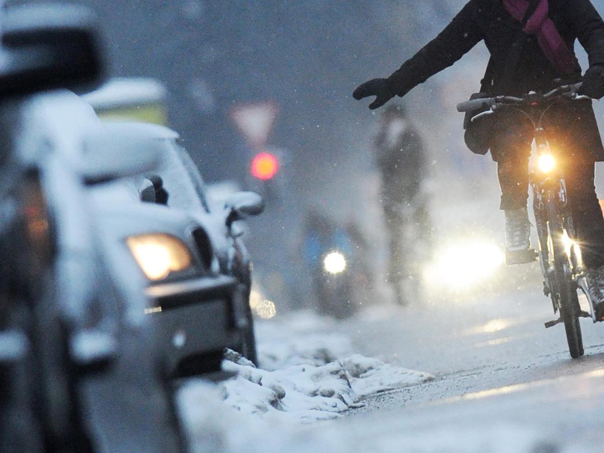 Warum Fahrradfahrer im Winter Warnwesten tragen sollten: Besser