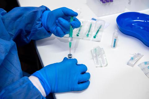 Studien haben Cov-19 Antikörper in Muttermilch nachweisen können. Symbolfoto: dpa