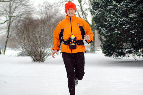 Um im Winter zum Joggen zu gehen, bedarf es einiger Überwindung und guter Vorbereitung.  Foto: Jens Schierenbeck/dpa/gms