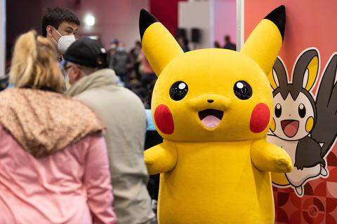 Das Pokemon Pikachu, aufgenommen bei der Pokemon Europameisterschaft, die nach mehrjähriger Unterbrechung wieder stattfindet. Gespielt wird mit Sammelkarten, auf Videospiel-Konsolen und Handys. Foto: dpa