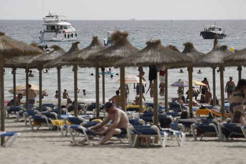 Auch Mallorca ist nun kein Hochrisikogebiet mehr. Hier ist der Strand von Paguera zu sehen.  Foto: Clara Margais