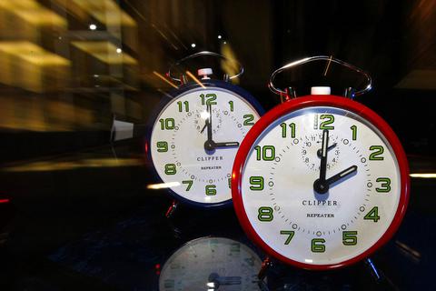 In der Nacht von Samstag auf Sonntag wird die Uhr zurückgestellt. Foto: dpa