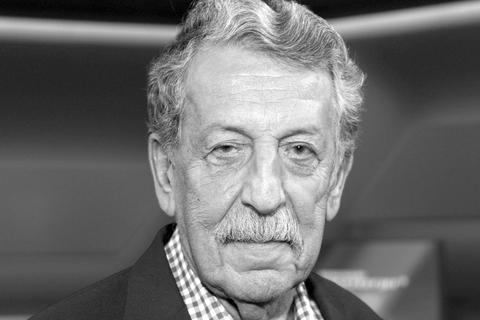 Der bekannte TV-Journalist Ulrich Kienzle ist gestorben. Archivfoto: dpa