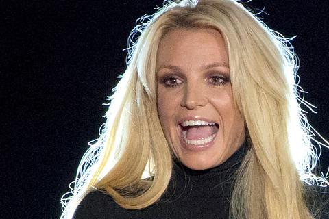 Britney Spears steht auf der Bühne vom Park MGM Hotel-Casino. Der Vater von Britney Spears ist von einer Richterin in Los Angeles als Vormund der Sängerin abgesetzt worden. Foto: dpa