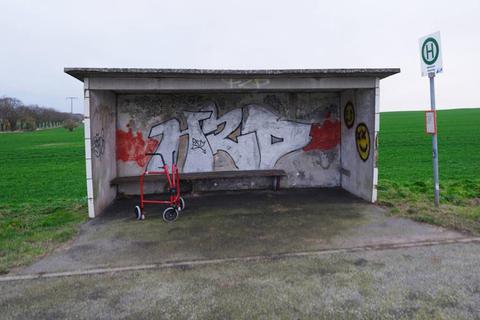 Bus verpasst? Das kann auf dem Land eine schmerzhafte Erfahrung sein. Foto: imago/serienlicht