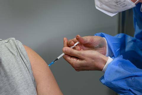Biontech/Pfizer arbeitet an einem Kombi-Impfstoff gegen Corona und die Grippe.