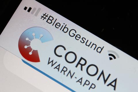Die Corona-Warn-App soll die Kontaktverfolgung von Infizierten ermöglichen und dadurch die Infektionsketten verkürzen. Foto: dpa