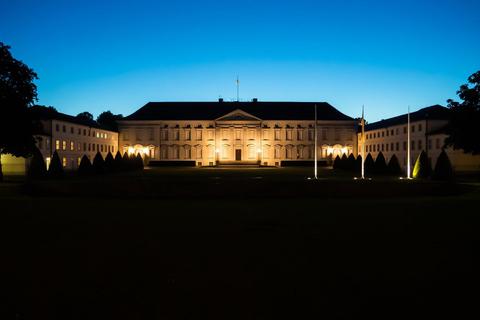 Bald im „Eco-Modus“: Am Schloss Bellevue verzichtet Bundespräsident Frank-Walter Steinmeier auf die Außenbeleuchtung. Ob das Kanzleramt dann künftig auch außen dunkel bleibt? Foto: dpa