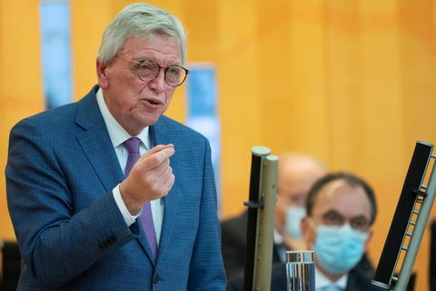 Volker Bouffier (CDU), Ministerpräsident von Hessen, am Mittwoch in der Plenarsitzung des Landtags. Foto: dpa