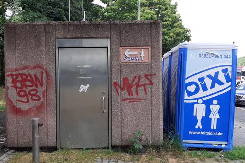Vandalismus, Müll und fehlende Beleuchtung: Mit „sehr mangelhaft“ erhielt der Rastplatz „Stadtwald“ an der A3 die schlechteste  Benotung im bundesweiten Test. Foto: ADAC/ADAC/obs