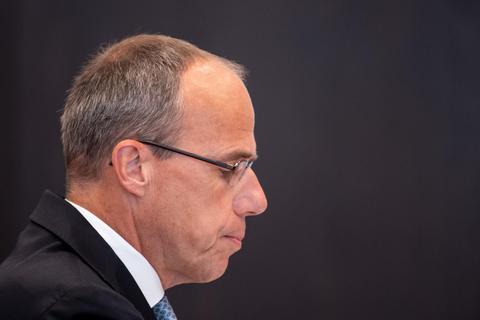 Hessens Innenminister sieht nach wie vor keinen Grund für einen Rücktritt. Foto: dpa