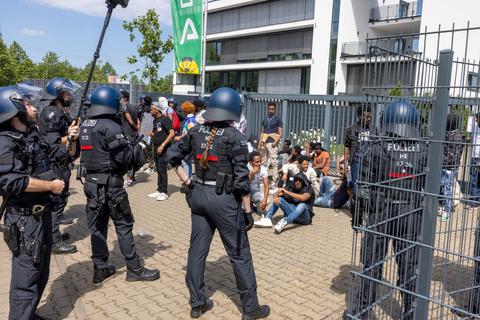 Bei Protesten gegen das Eritrea-Festival in Gießen kam es am 8. Juli zu massiven Ausschreitungen.